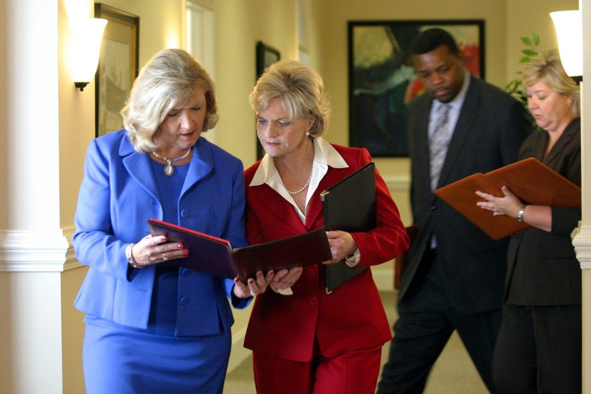 Gubernatorial race remains tight
