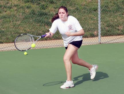 Senior staff writer Jen Hankin attepts to return a ball while hitting with the women's tennis team. Hankin hit with the team Wednesday, April 1, 2009.