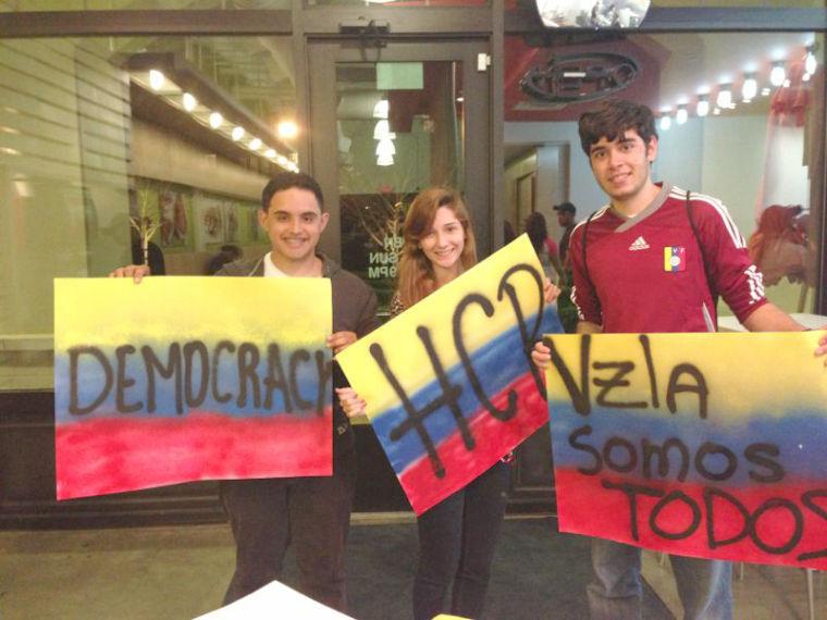 Estudiantes de N.C. State que organizaron la protesta.