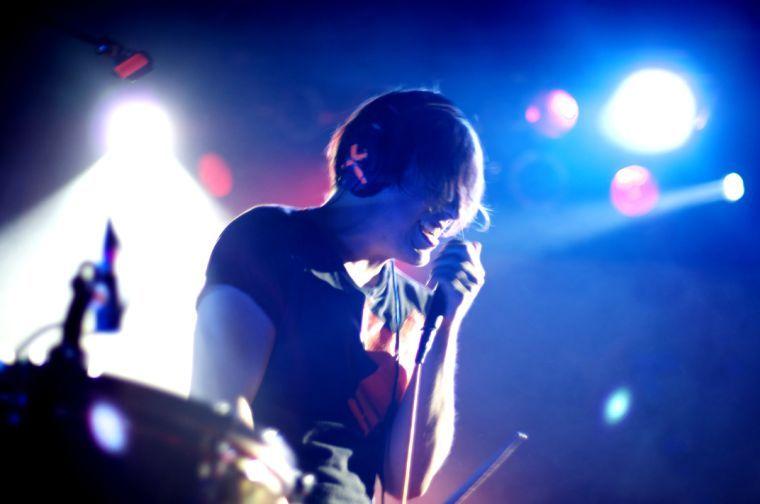 Robert DeLong sings at Mountain Oasis.