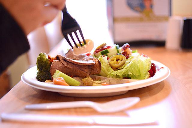 The dining hall offers a wide variety of healthy options, such as a salad and a fruit bar, to stay fit this new year. A good diet combined with an active lifestyle can help you meet your health goals and improve your physical and mental well being.