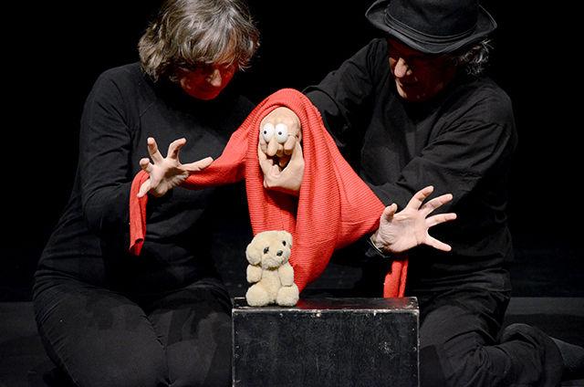 Teatro Hugo &amp; Ines took place in Titmus Theatre with shows from Friday, April 10 to Sunday, April 12. Hugo Suarez and Ines Pasic are Peruvian puppeteers who have performed all over the world, transforming hands, knees, and feet into unique characters.