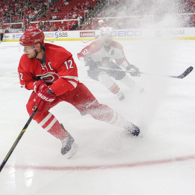 Ward leads Canes in victory over Red Wings