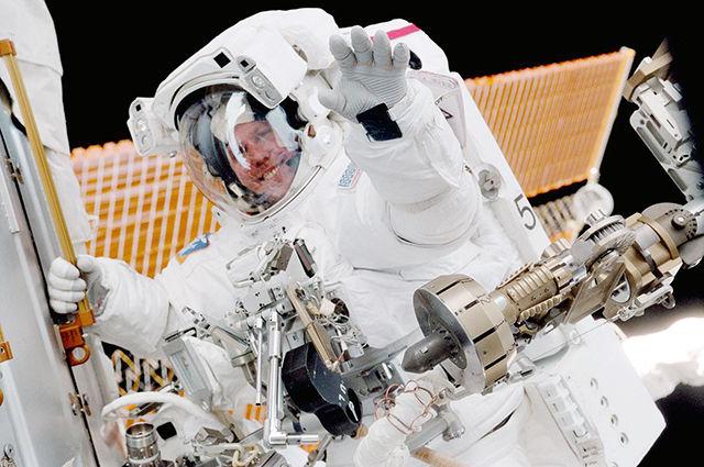 Astronaut lands at NC State: Tom Jones flies on world&#8217;s longest shuttle mission, talks on future of space travel