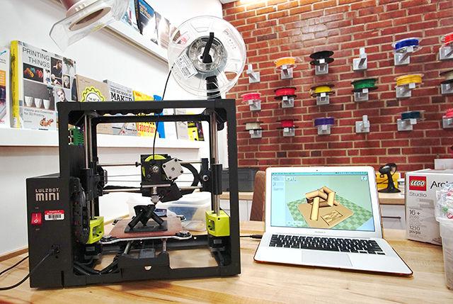 A 3D printer in D.H. Hill&#8217;s Makerspace produces a small replica of the sculpture found in front of Brooks Hall. The Lulzbot Mini constructed the figure based on a design drawn up on the computer.