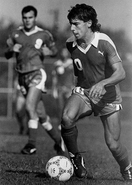 Tab Ramos plays for the U.S. men&#8217;s soccer team in the 1988 Seoul Olympics. The team did not medal that year.