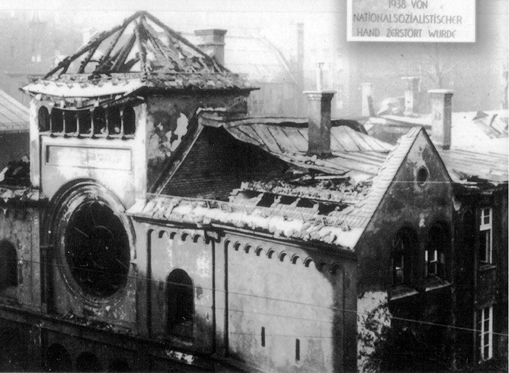 Ruined Ohel Yaakov shul in Munich, unknown photographer.
