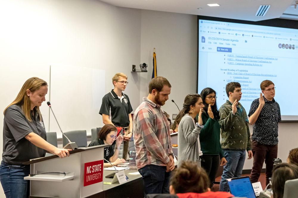 Student Body President Jess Errico walks newly confirmed members of the Board of Elections through the oath of office at the Student Senate meeting on Wednesday, Jan. 23, 2019. Student Senate meetings are in room 4140 at Talley Student Union on a biweekly basis.