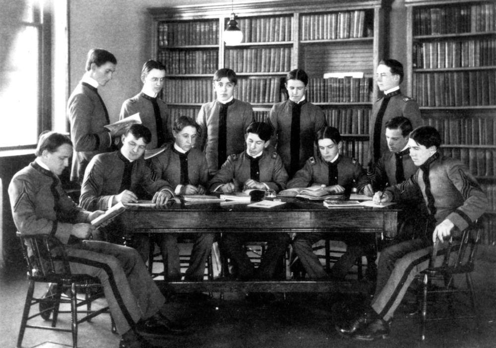 Red and White board of editors, 1904. Student Media Archive photo.