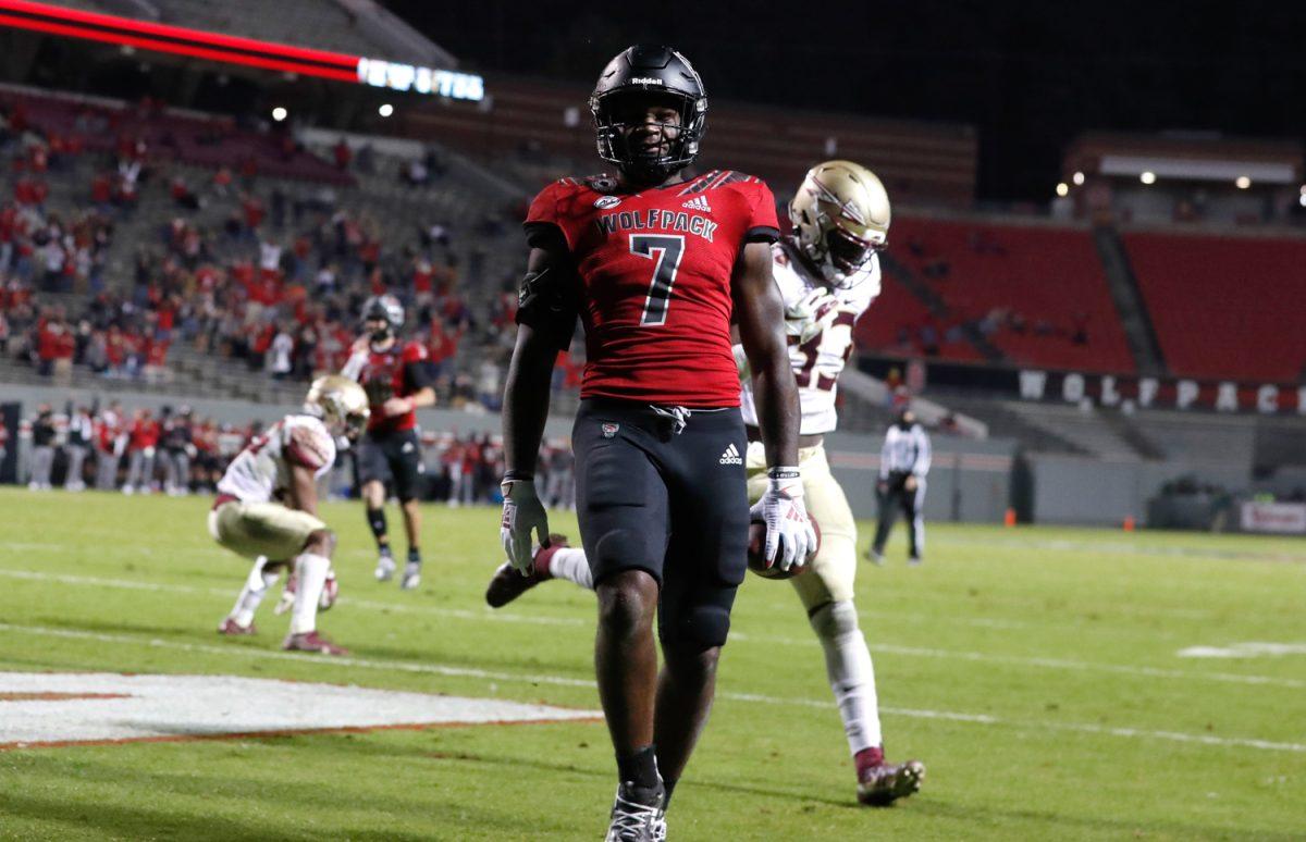 N.C. State running back Zonovan 'Bam' Knight (7) runs into the end zone on 18-yard touchdown run during the second half of N.C. State&#8217;s 38-22 victory over Florida State at Carter-Finley Stadium in Raleigh, N.C., Saturday, Nov. 14, 2020.