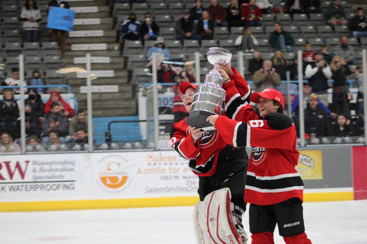 WHockey_Petersen_Heyl_Trophy