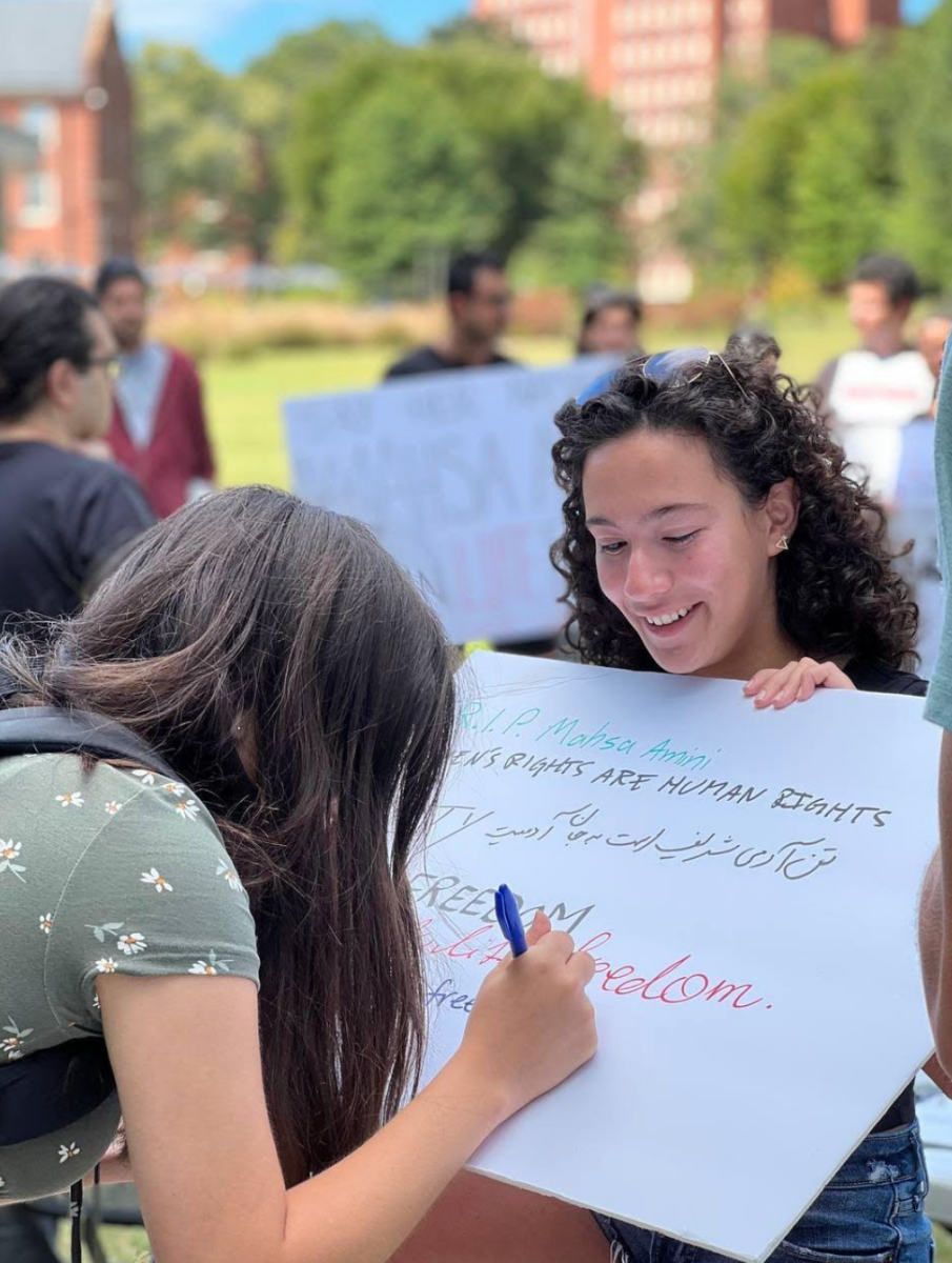 Students voice support, raise awareness about protests in Iran