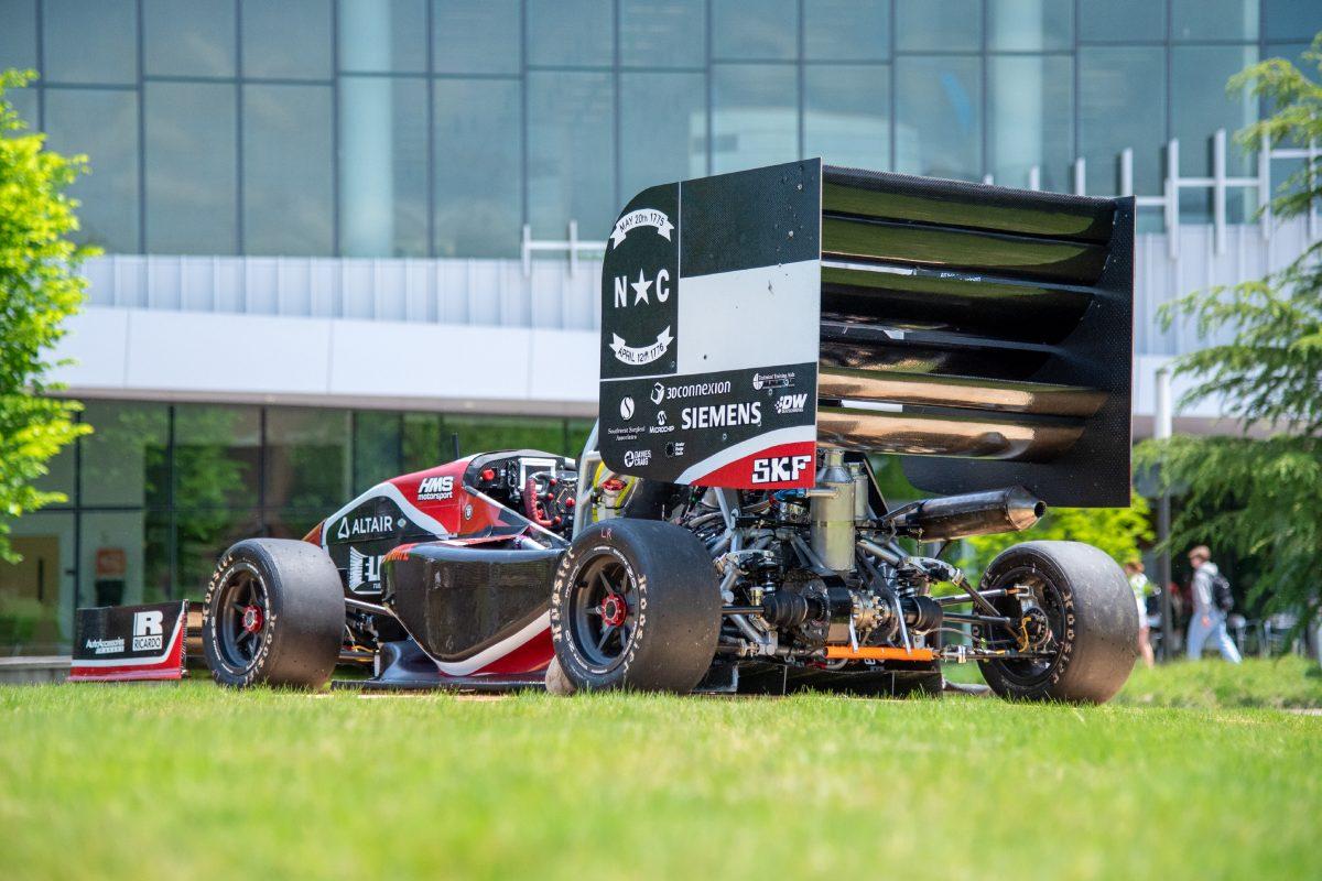 Race car goes fast!.jpg